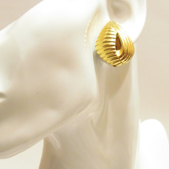 Vintage Premier Clip Earrings *Bundle Only* - Picture 2 of 2